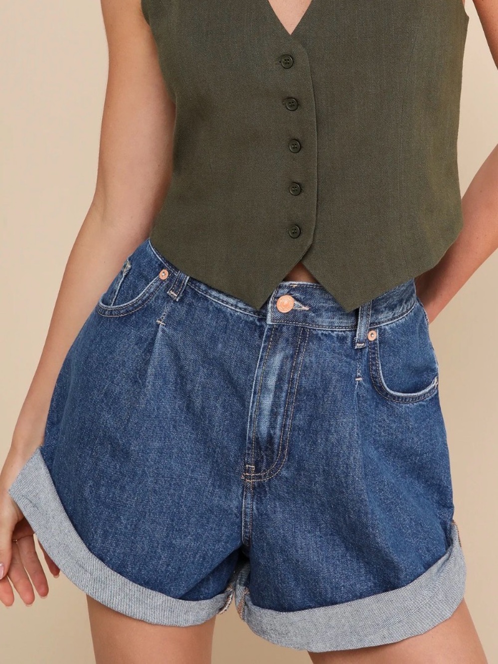 Free People Danni Dark Wash High-Rise Baggy Pleated Denim Shorts + A GIFT 🎁